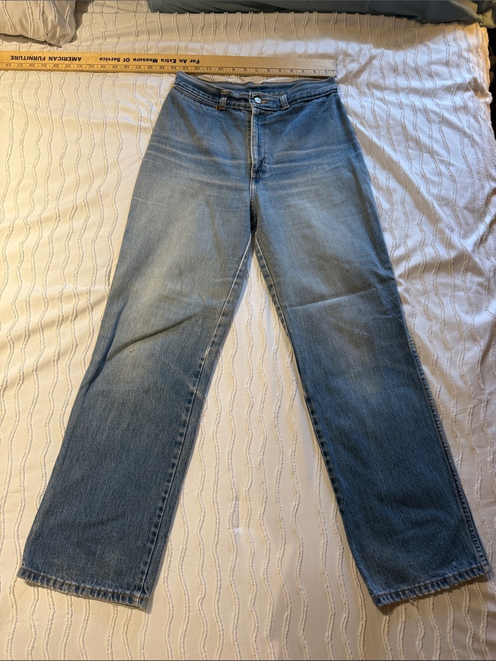 chic Women's Faded Blue Straight-Leg Jeans